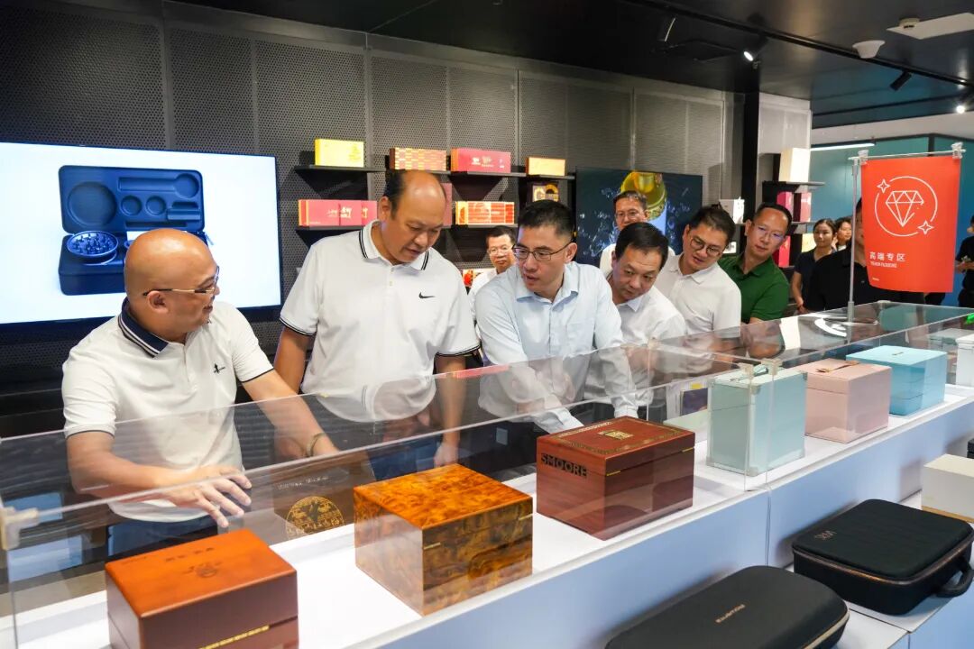 市人大常委会副主任杨晓棠到石排调研包装印刷与潮玩产业融合发展(图1)